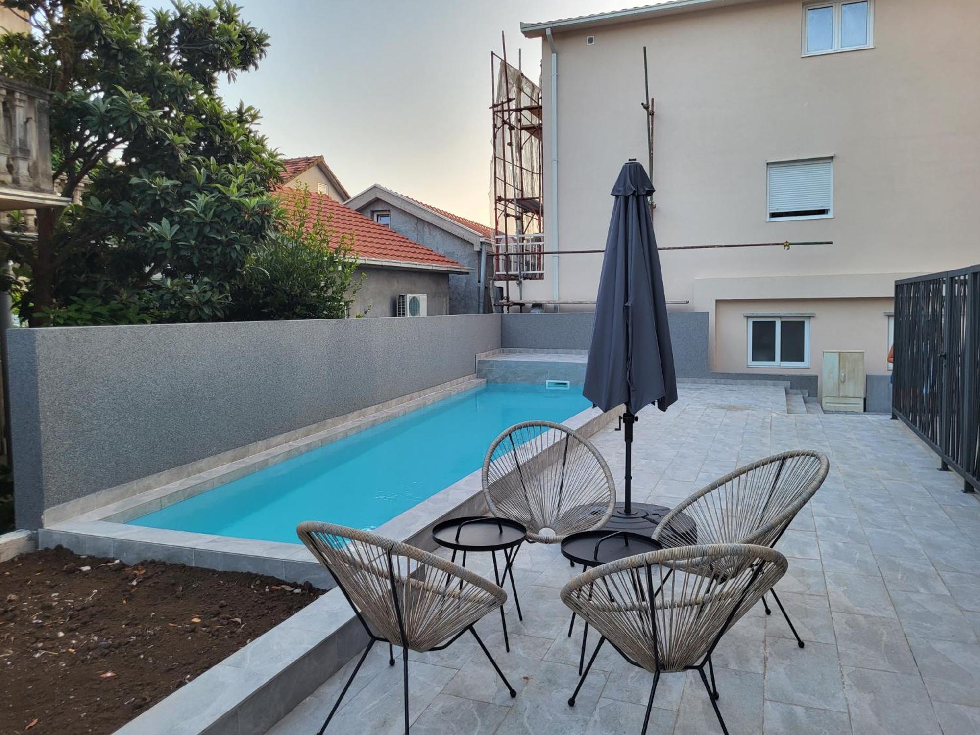 Mini Condo 2 Dl - Studio With A Private Patio Donja Lastva Exterior foto